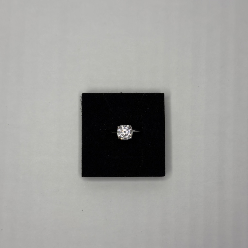 Woman's 925 Moissanite Ring